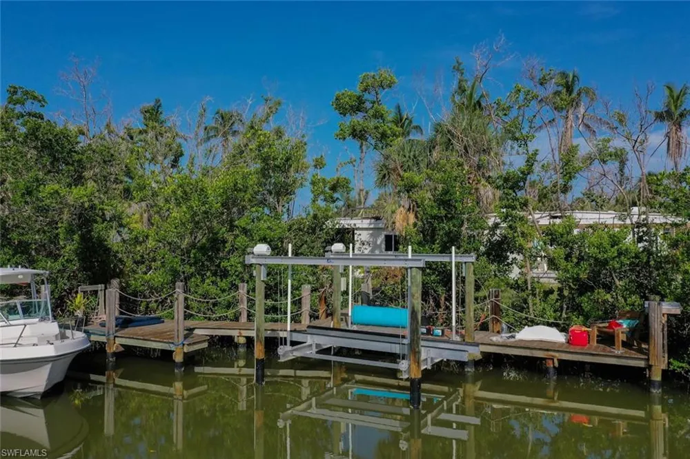 2490 Coconut Drive Sanibel, FL 33957
