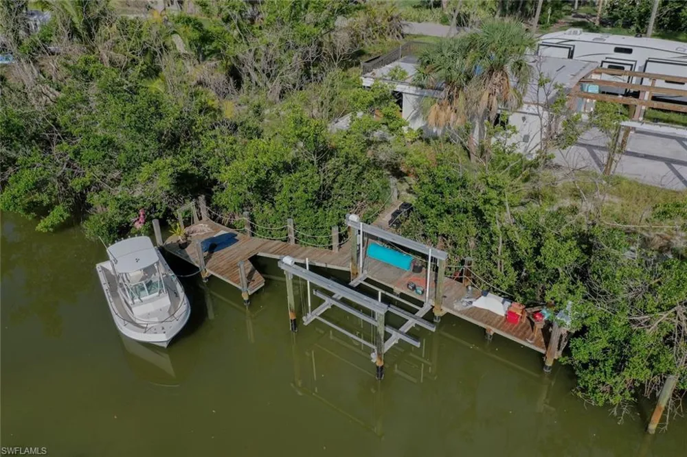 2490 Coconut Drive Sanibel, FL 33957