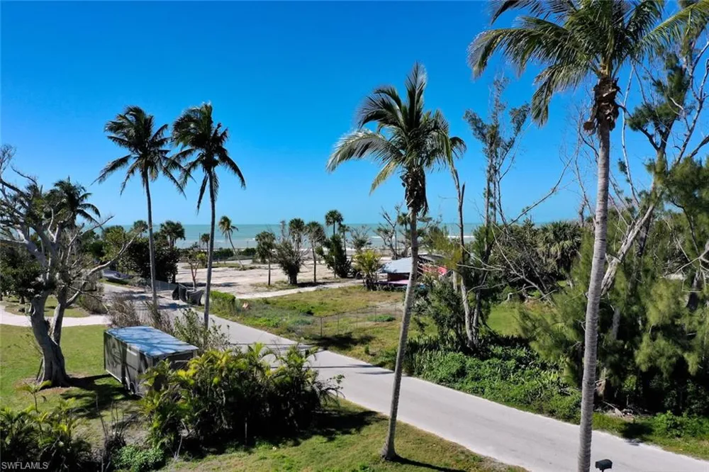 2490 Coconut Drive Sanibel, FL 33957