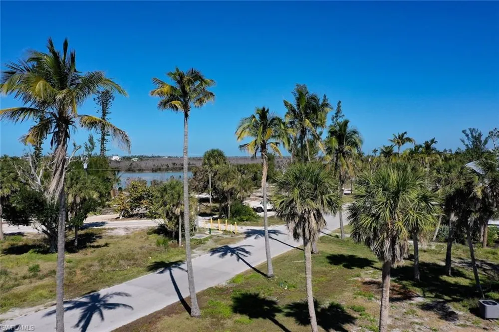 2490 Coconut Drive Sanibel, FL 33957