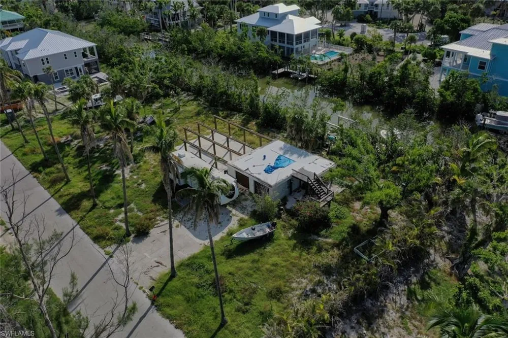 2490 Coconut Drive Sanibel, FL 33957