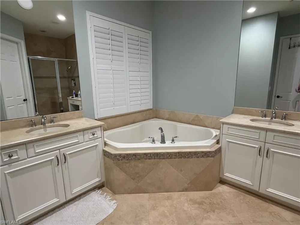 3195 Pacific Drive Naples, FL 34119