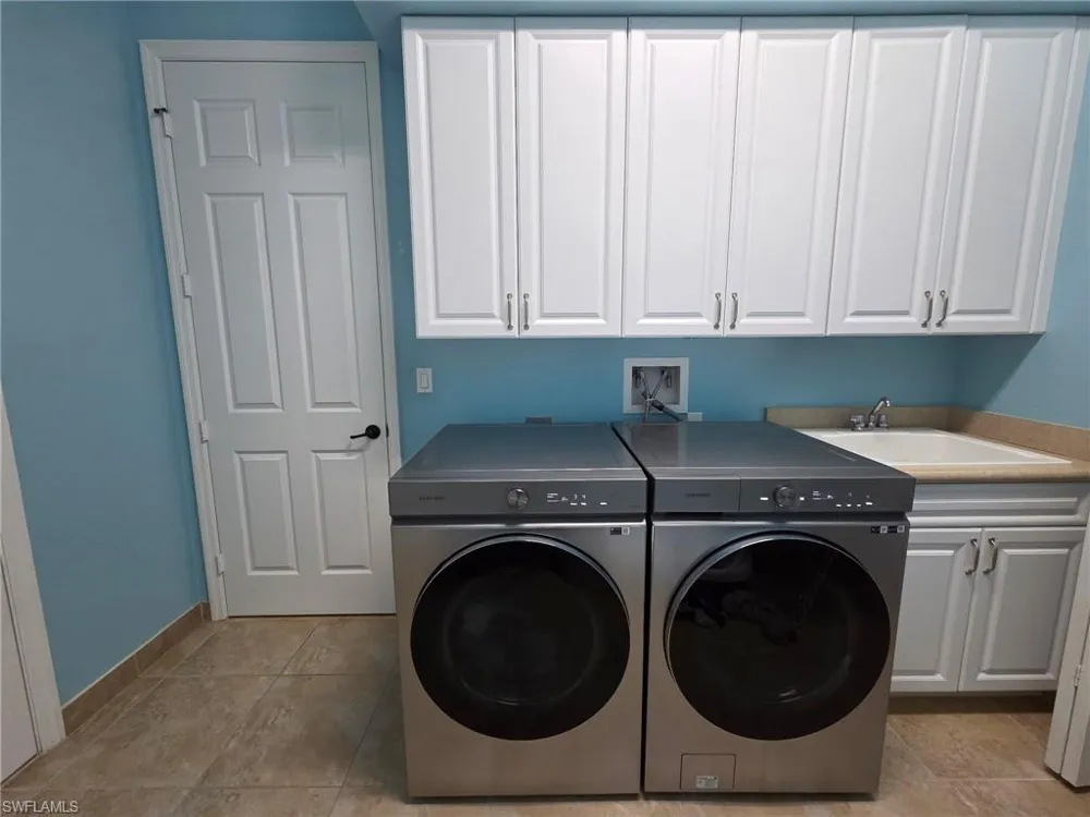 3195 Pacific Drive Naples, FL 34119