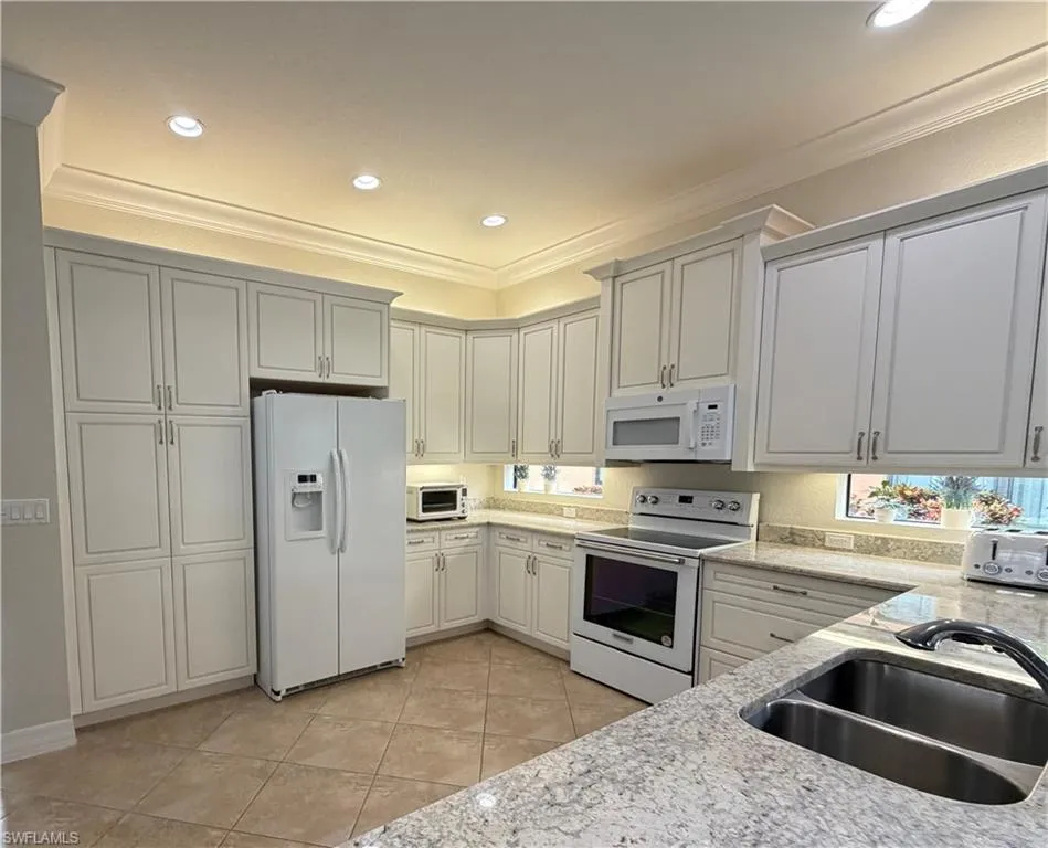 3195 Pacific Drive Naples, FL 34119
