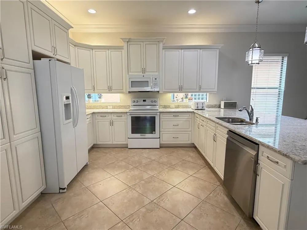 3195 Pacific Drive Naples, FL 34119