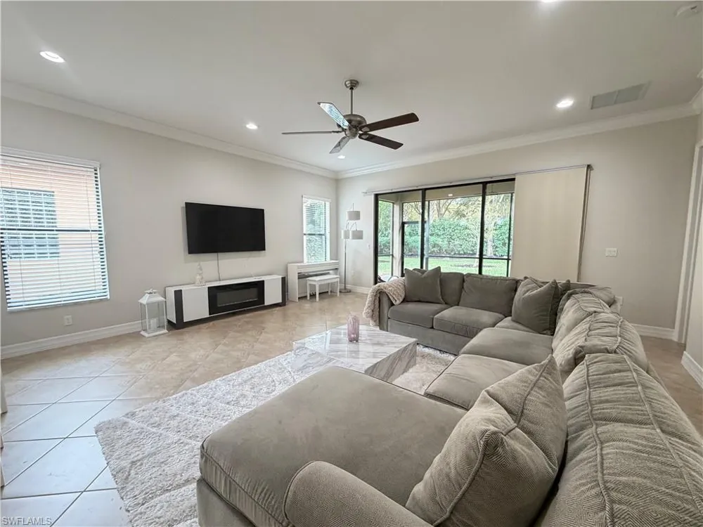 3195 Pacific Drive Naples, FL 34119