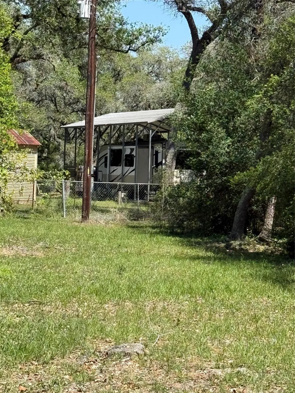 1222 Cr 2152 Rock Island, TX 77470