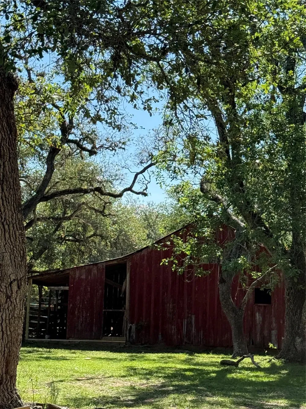 1222 Cr 2152 Rock Island, TX 77470