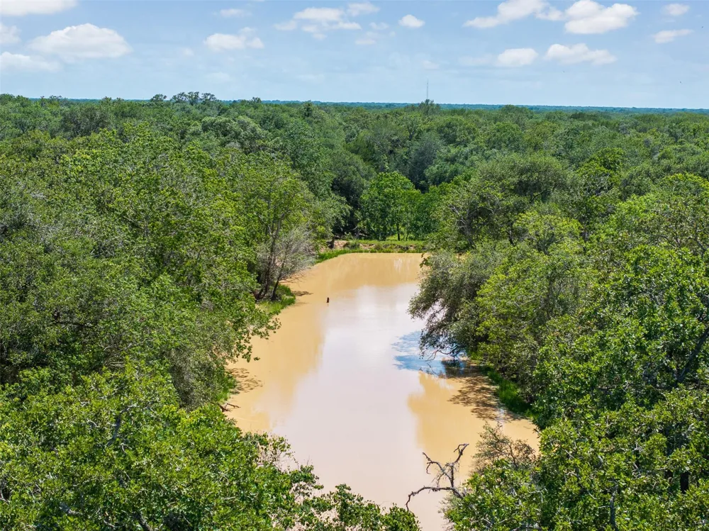 1222 Cr 2152 Rock Island, TX 77470