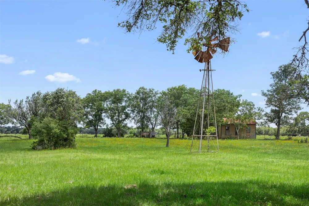 1222 Cr 2152 Rock Island, TX 77470