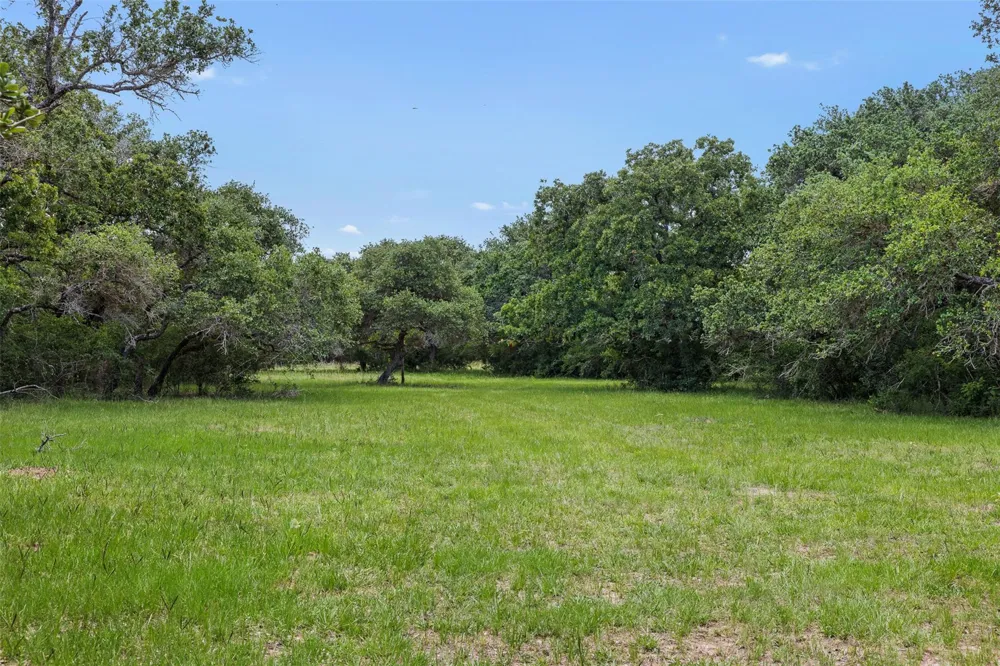 1222 Cr 2152 Rock Island, TX 77470