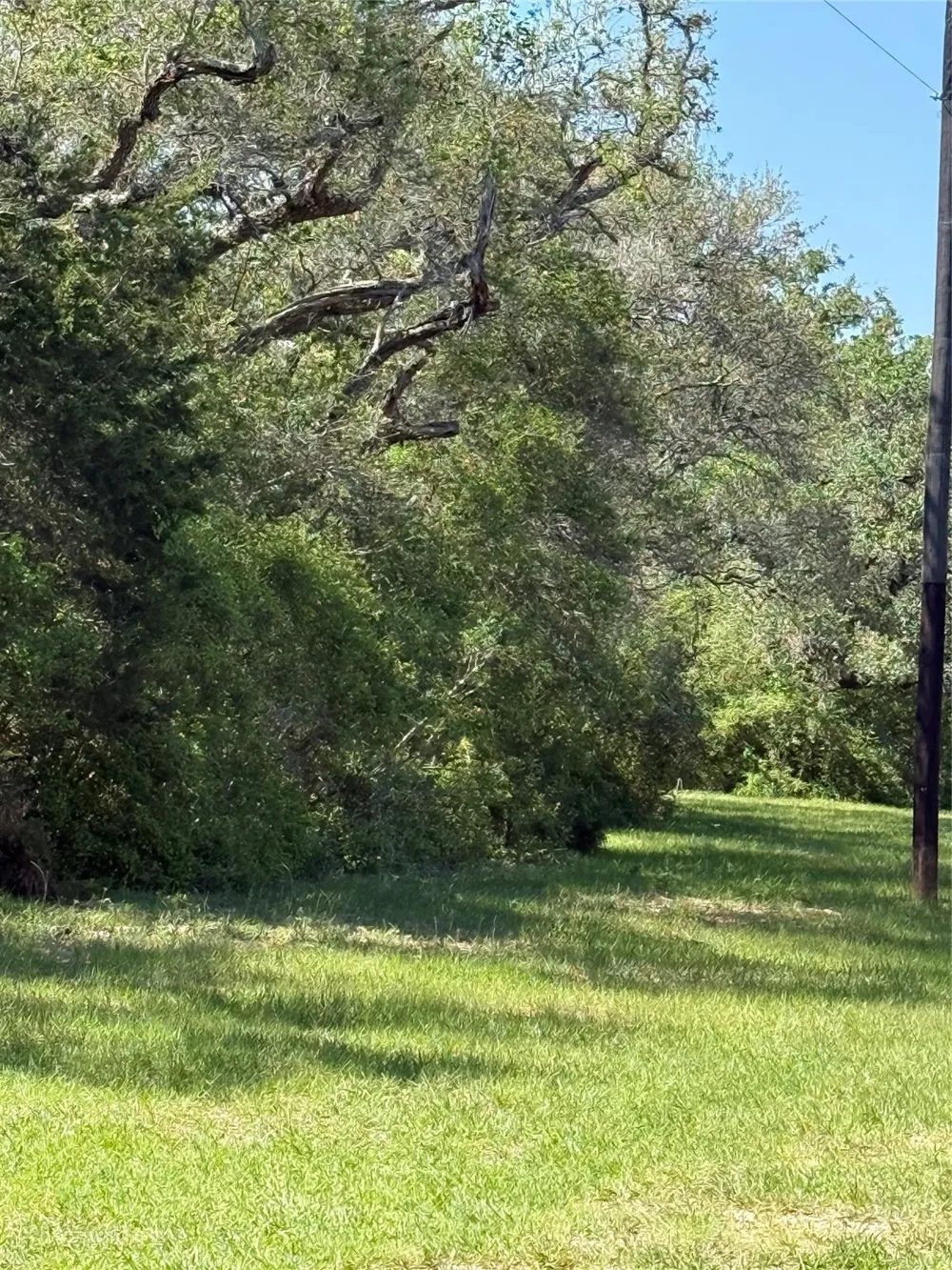 1222 Cr 2152 Rock Island, TX 77470
