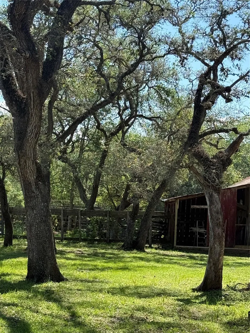 1222 Cr 2152 Rock Island, TX 77470