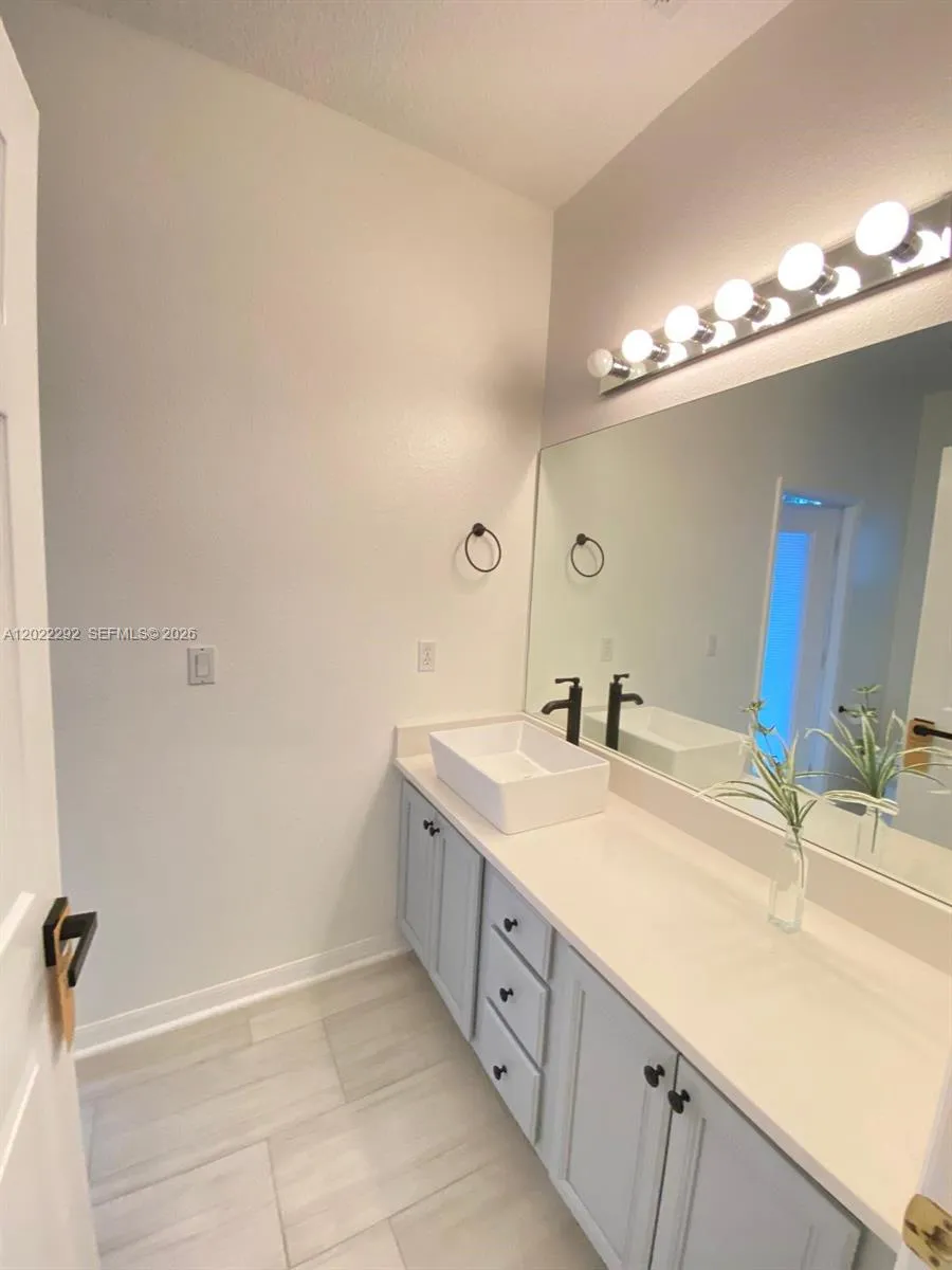 3837 FALLSCREST Clermont, FL 34711