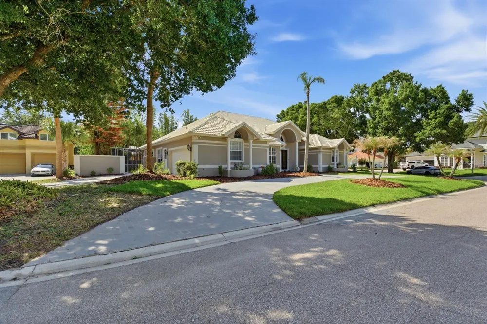 8935 JONATHAN MANOR DRIVE Orlando, FL 32819
