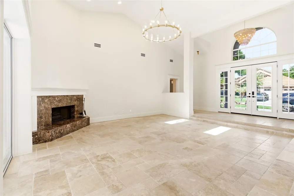8935 JONATHAN MANOR DRIVE Orlando, FL 32819