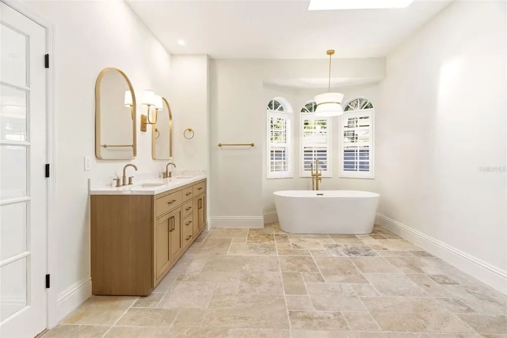 8935 JONATHAN MANOR DRIVE Orlando, FL 32819