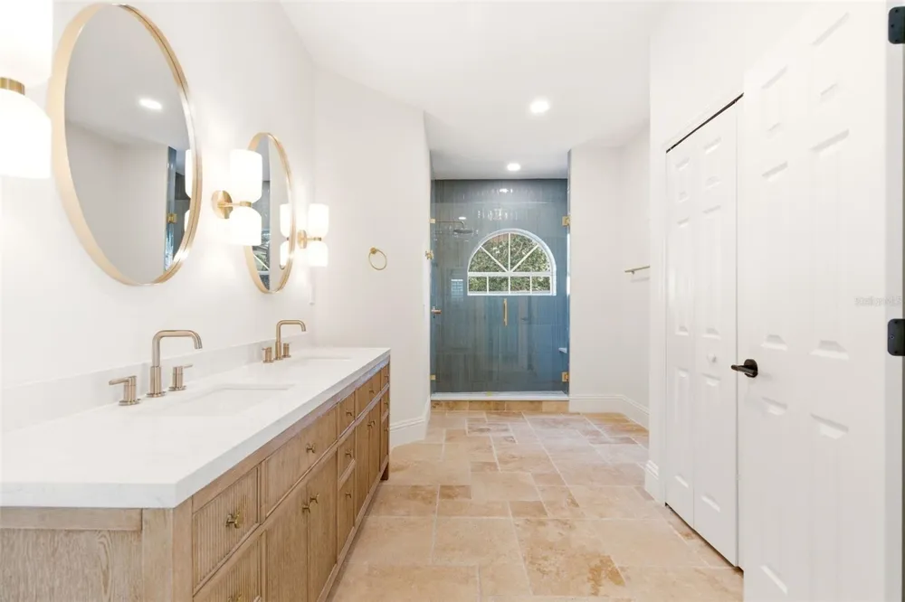 8935 JONATHAN MANOR DRIVE Orlando, FL 32819