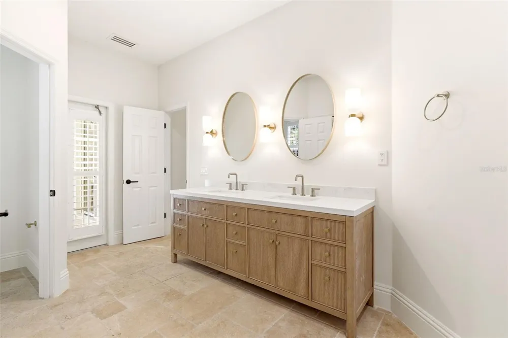 8935 JONATHAN MANOR DRIVE Orlando, FL 32819