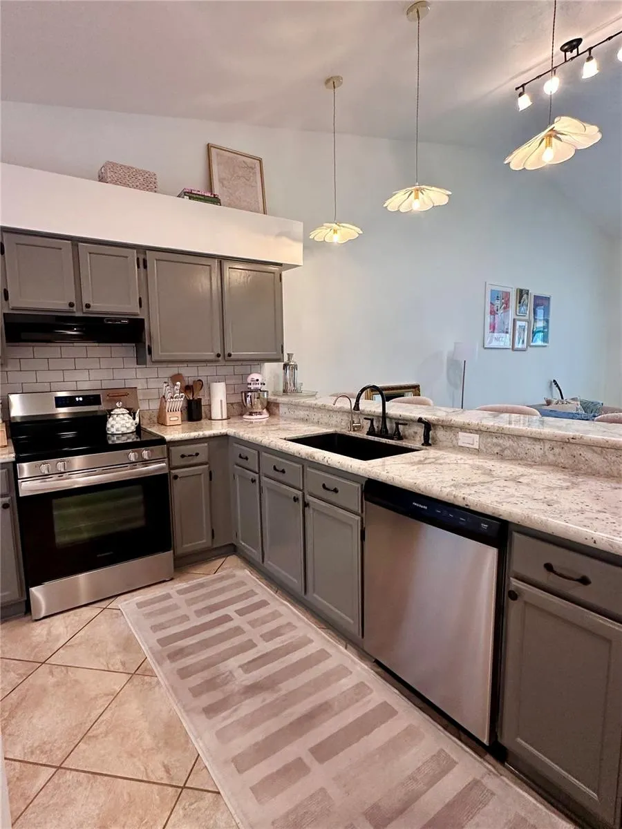 824 NW 124TH DRIVE Newberry, FL 32669