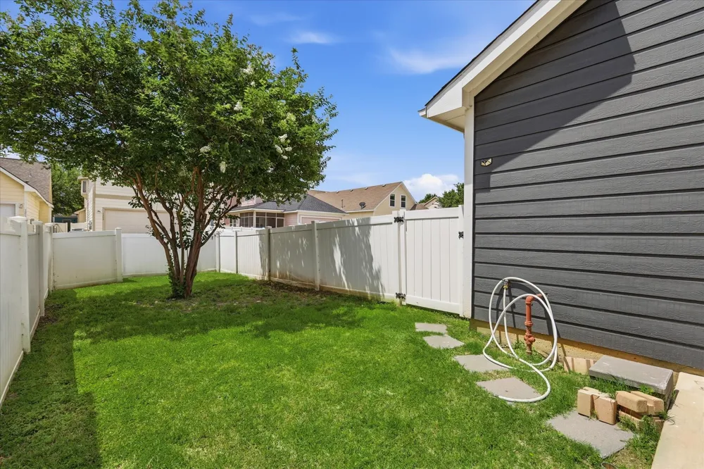 1208 Spanish Moss Drive Savannah, TX 76227