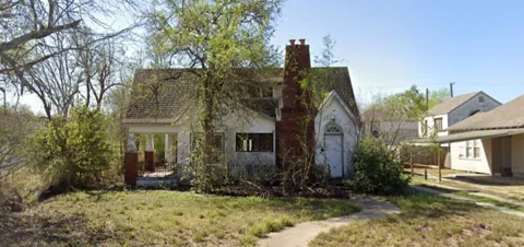 709 W Lee Avenue