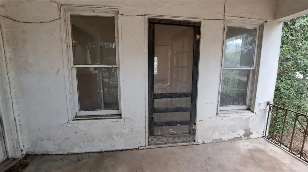 709 W Lee Avenue Kingsville, TX 78363