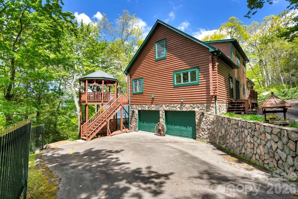 35 Falcon Crest Loop Maggie Valley, NC 28751