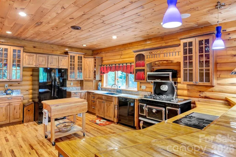 35 Falcon Crest Loop Maggie Valley, NC 28751
