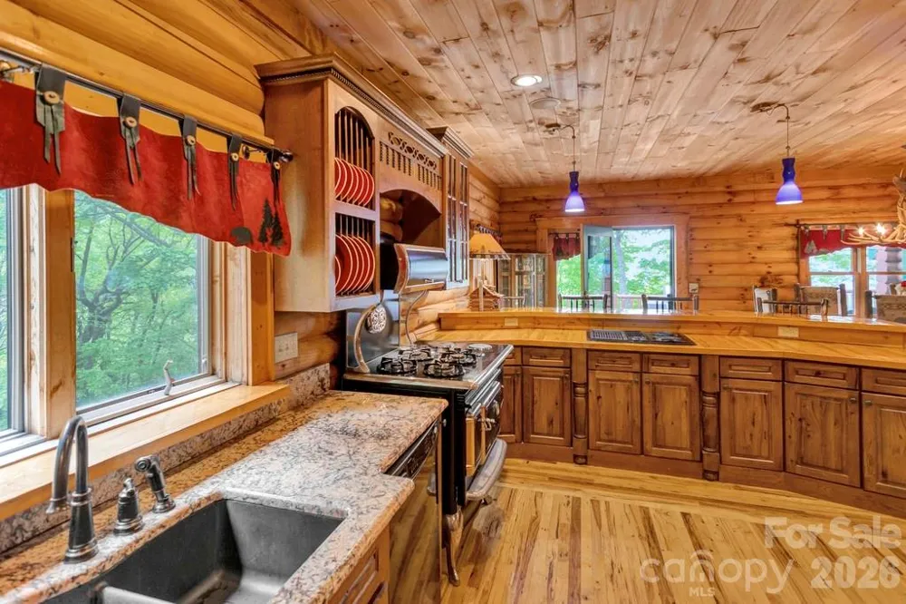 35 Falcon Crest Loop Maggie Valley, NC 28751