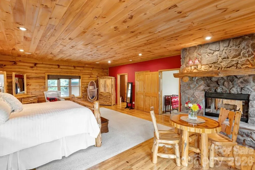 35 Falcon Crest Loop Maggie Valley, NC 28751