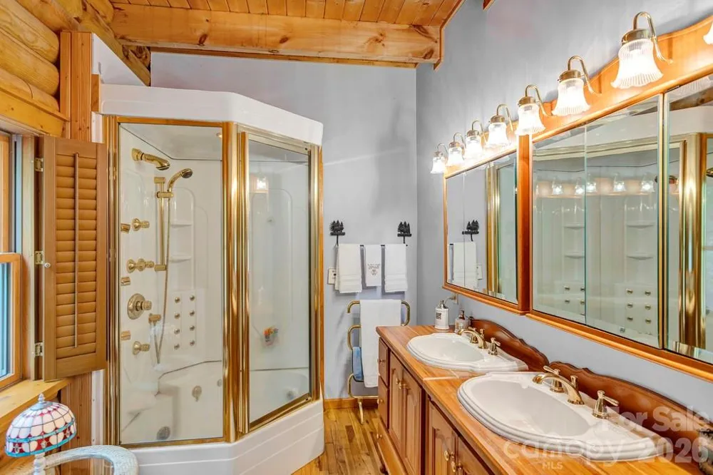 35 Falcon Crest Loop Maggie Valley, NC 28751