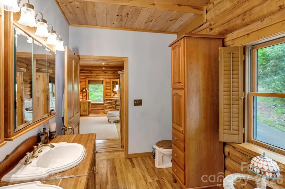 35 Falcon Crest Loop Maggie Valley, NC 28751
