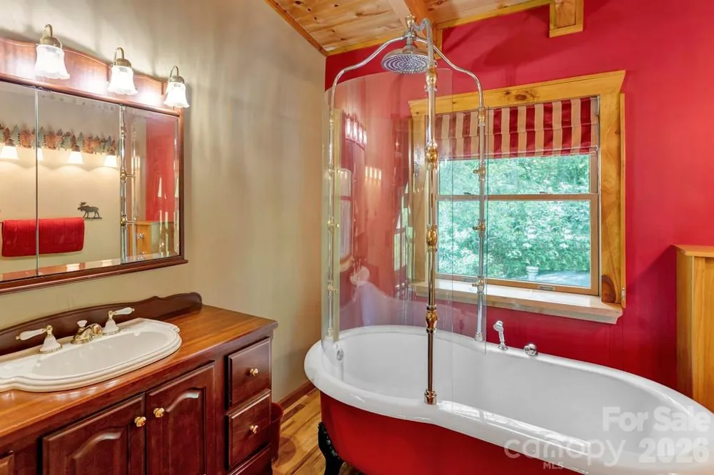 35 Falcon Crest Loop Maggie Valley, NC 28751