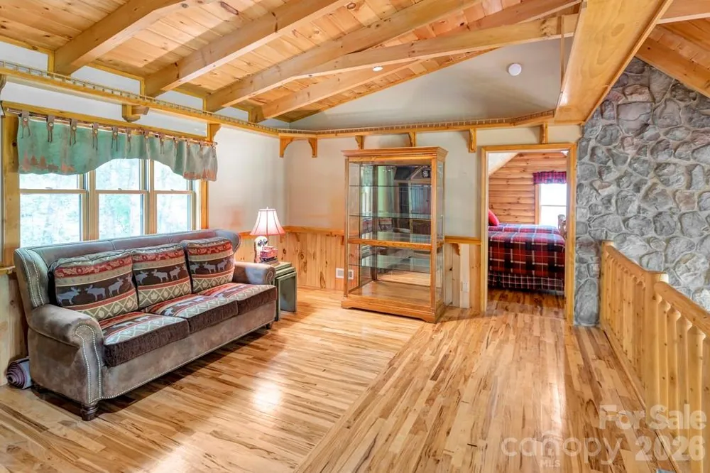 35 Falcon Crest Loop Maggie Valley, NC 28751