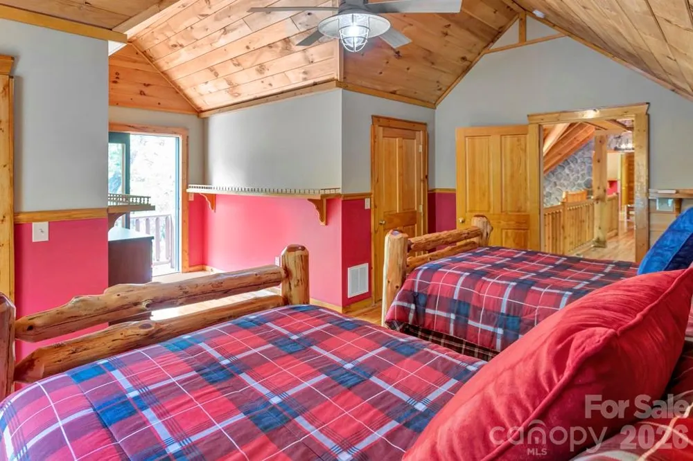 35 Falcon Crest Loop Maggie Valley, NC 28751