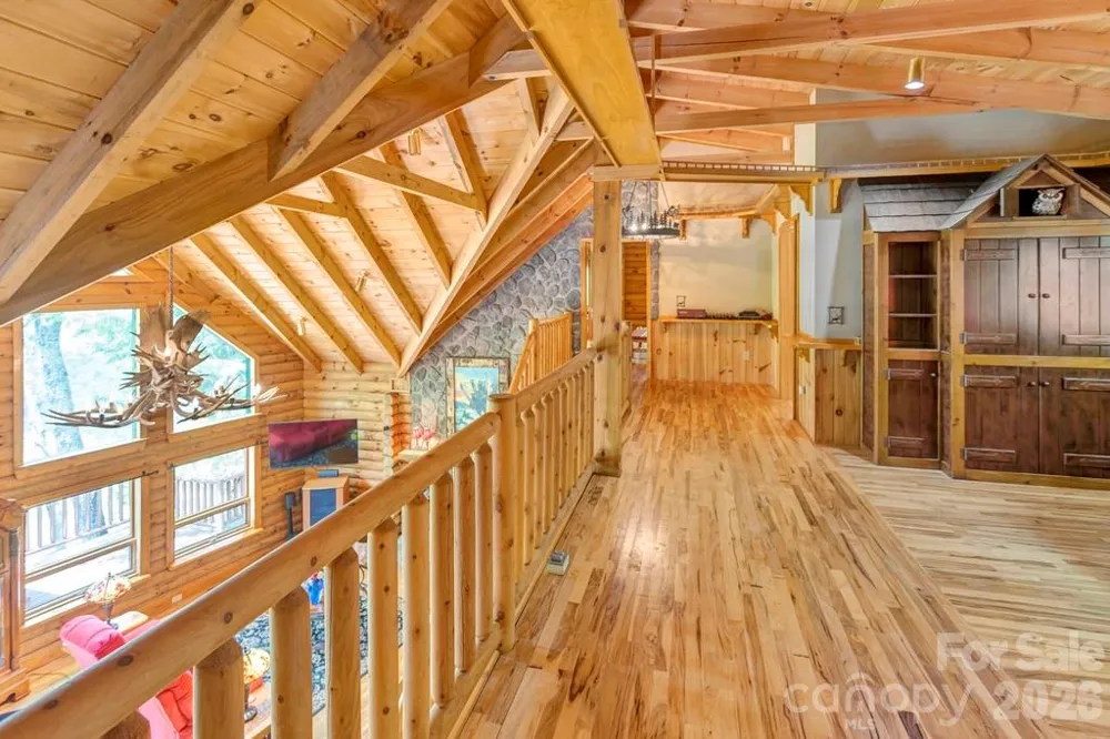 35 Falcon Crest Loop Maggie Valley, NC 28751