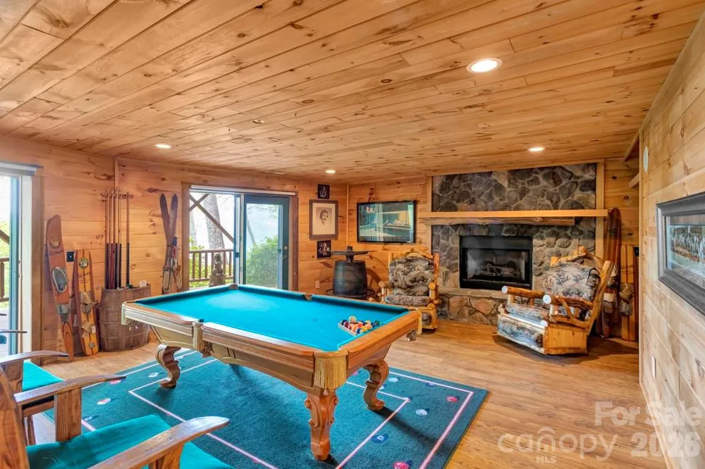 35 Falcon Crest Loop Maggie Valley, NC 28751