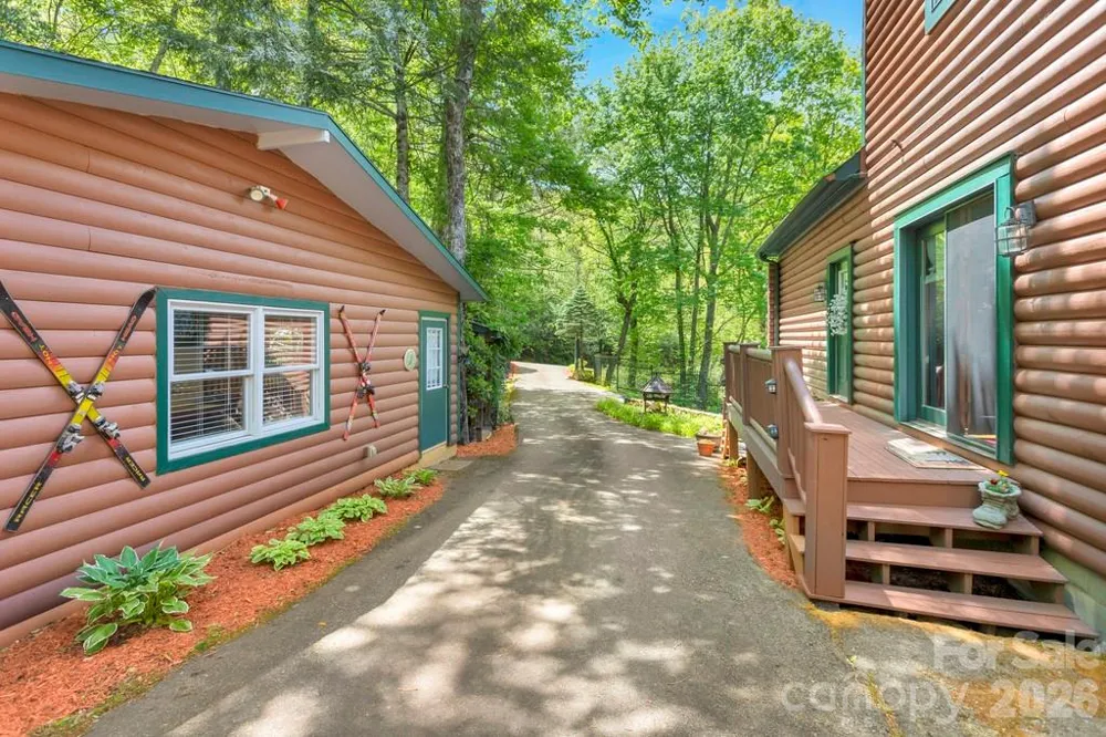 35 Falcon Crest Loop Maggie Valley, NC 28751