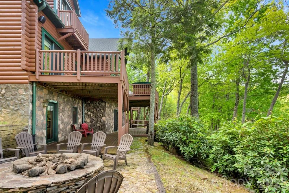 35 Falcon Crest Loop Maggie Valley, NC 28751