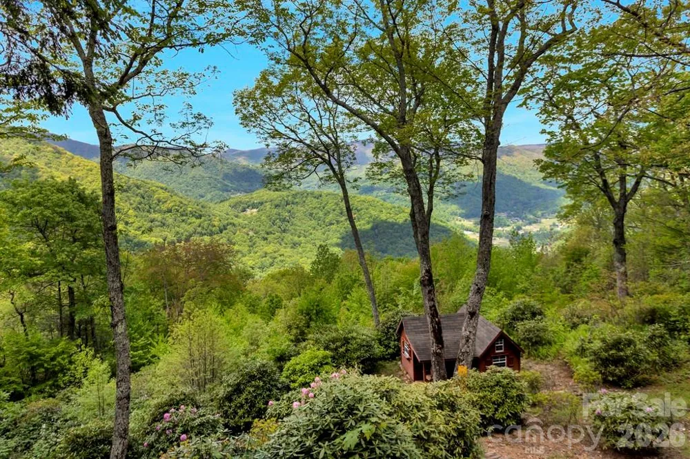 35 Falcon Crest Loop Maggie Valley, NC 28751