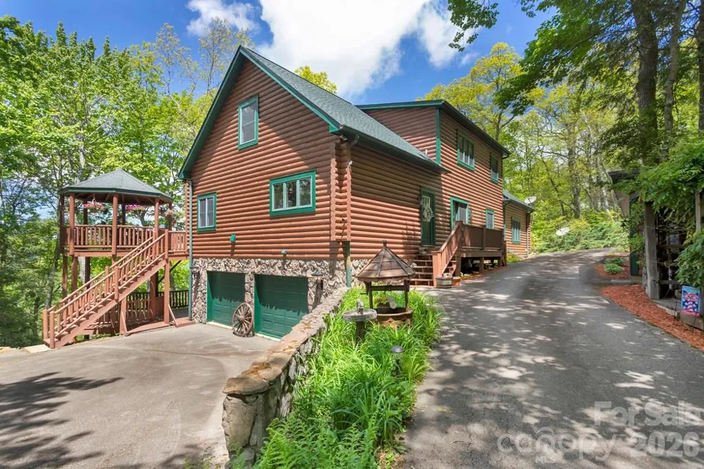 35 Falcon Crest Loop Maggie Valley, NC 28751