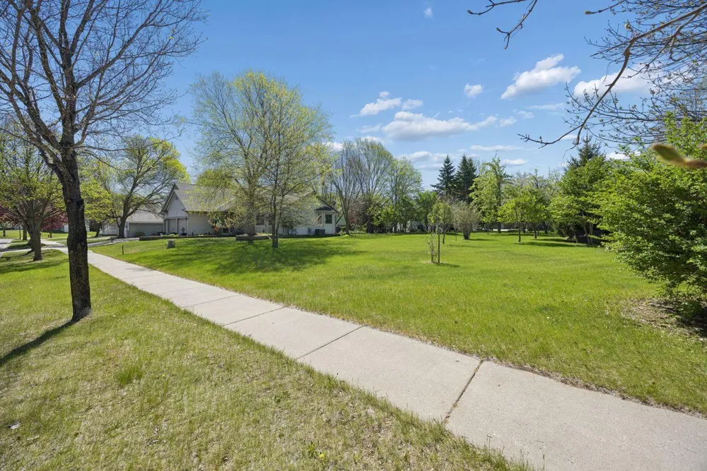 1716 Southwood Trail Saint Cloud, MN 56301