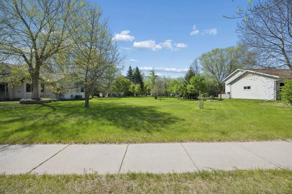 1716 Southwood Trail Saint Cloud, MN 56301