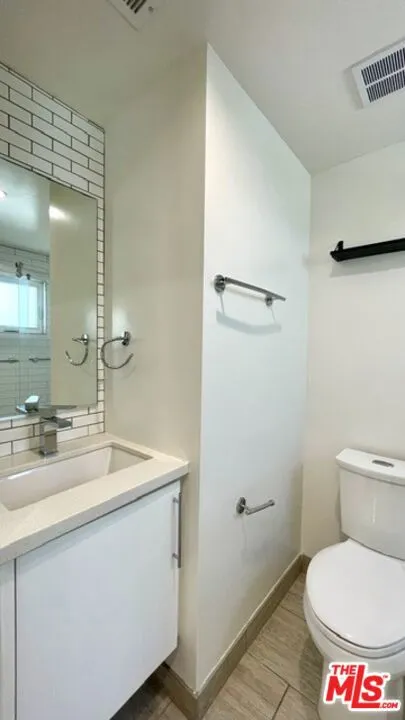 5222 Satsuma Avenue North Hollywood, CA 91601