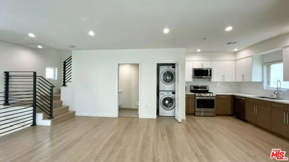 5222 Satsuma Avenue North Hollywood, CA 91601