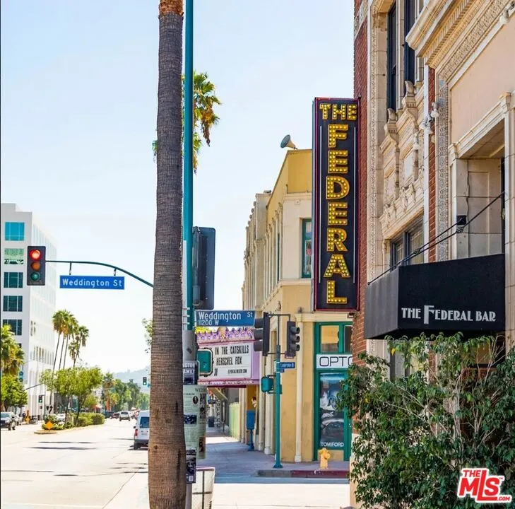 5222 Satsuma Avenue North Hollywood, CA 91601