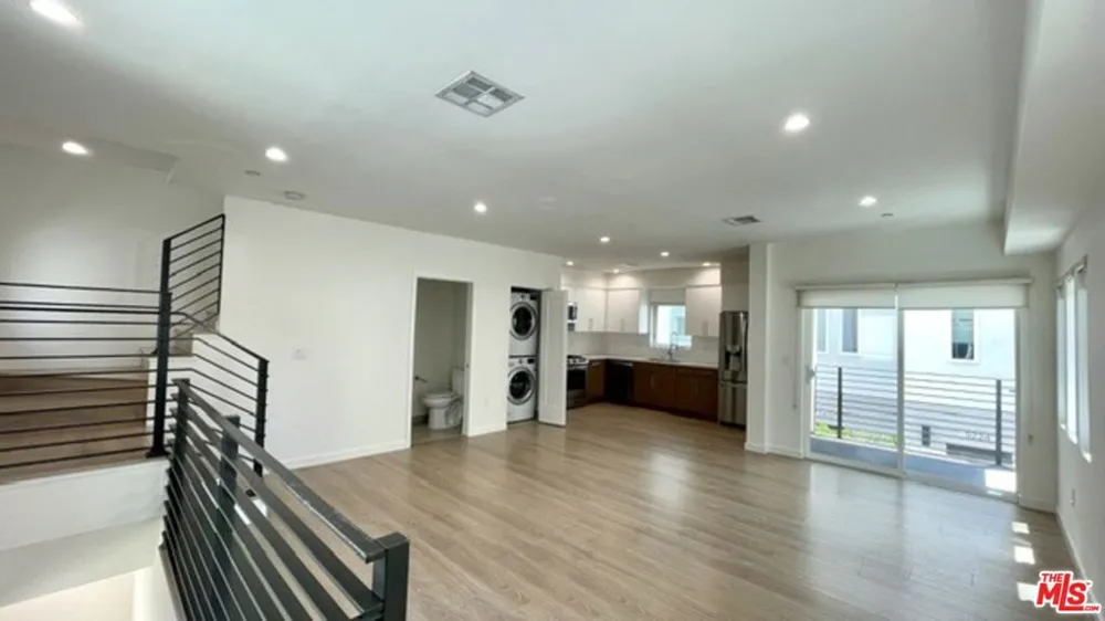 5222 Satsuma Avenue North Hollywood, CA 91601
