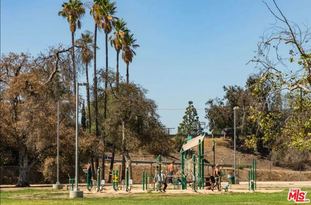5222 Satsuma Avenue North Hollywood, CA 91601