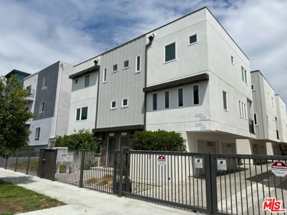 5222 Satsuma Avenue North Hollywood, CA 91601